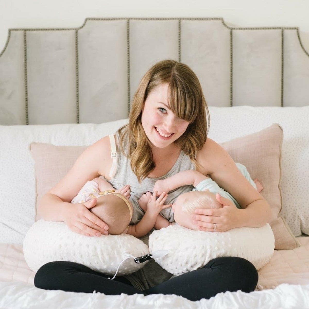 https://twinsandmore.co/wp-content/uploads/2019/12/Twin-Z-Pillow-Tandem-Breastfeeding-2.jpg